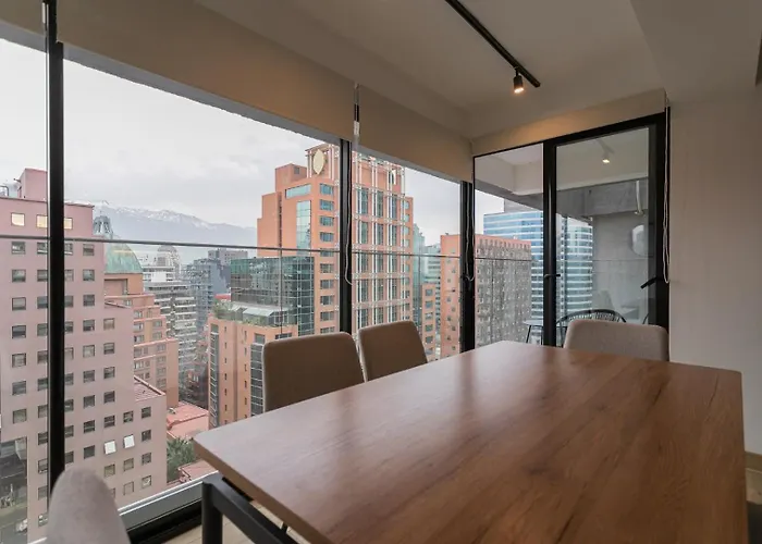 Unwind And Refresh In A Spacious 2-Bedroom For 4
