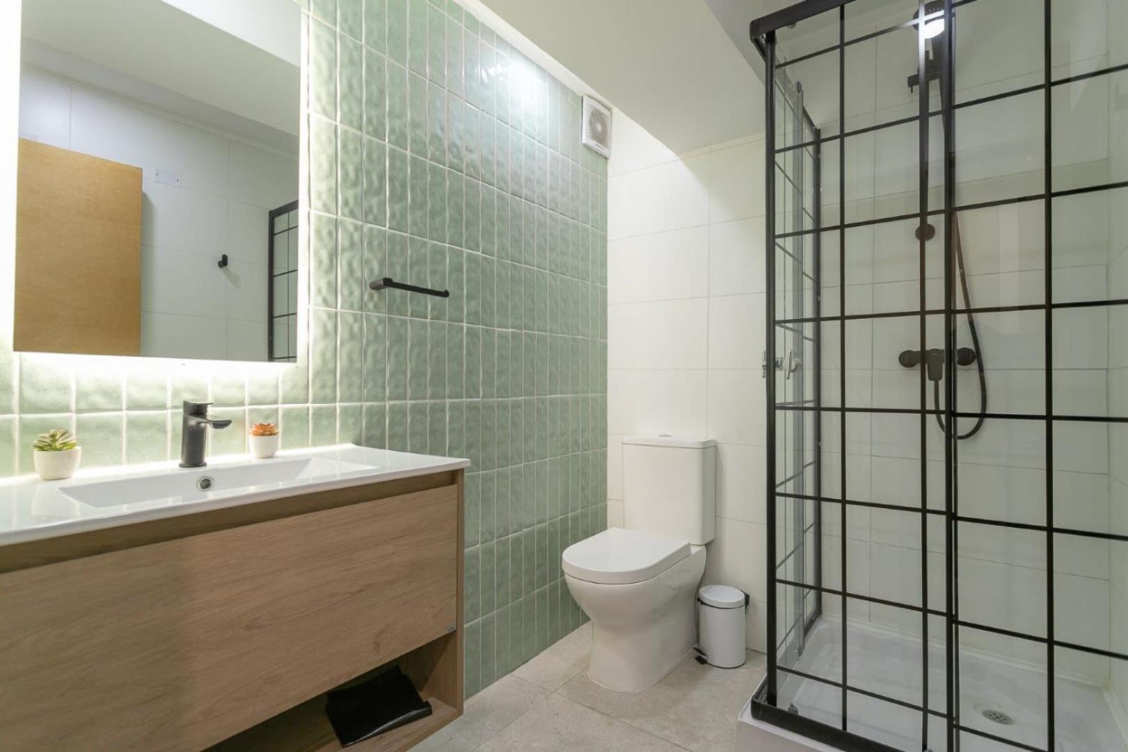 Unwind And Refresh In A Spacious 2-bedroom For 4