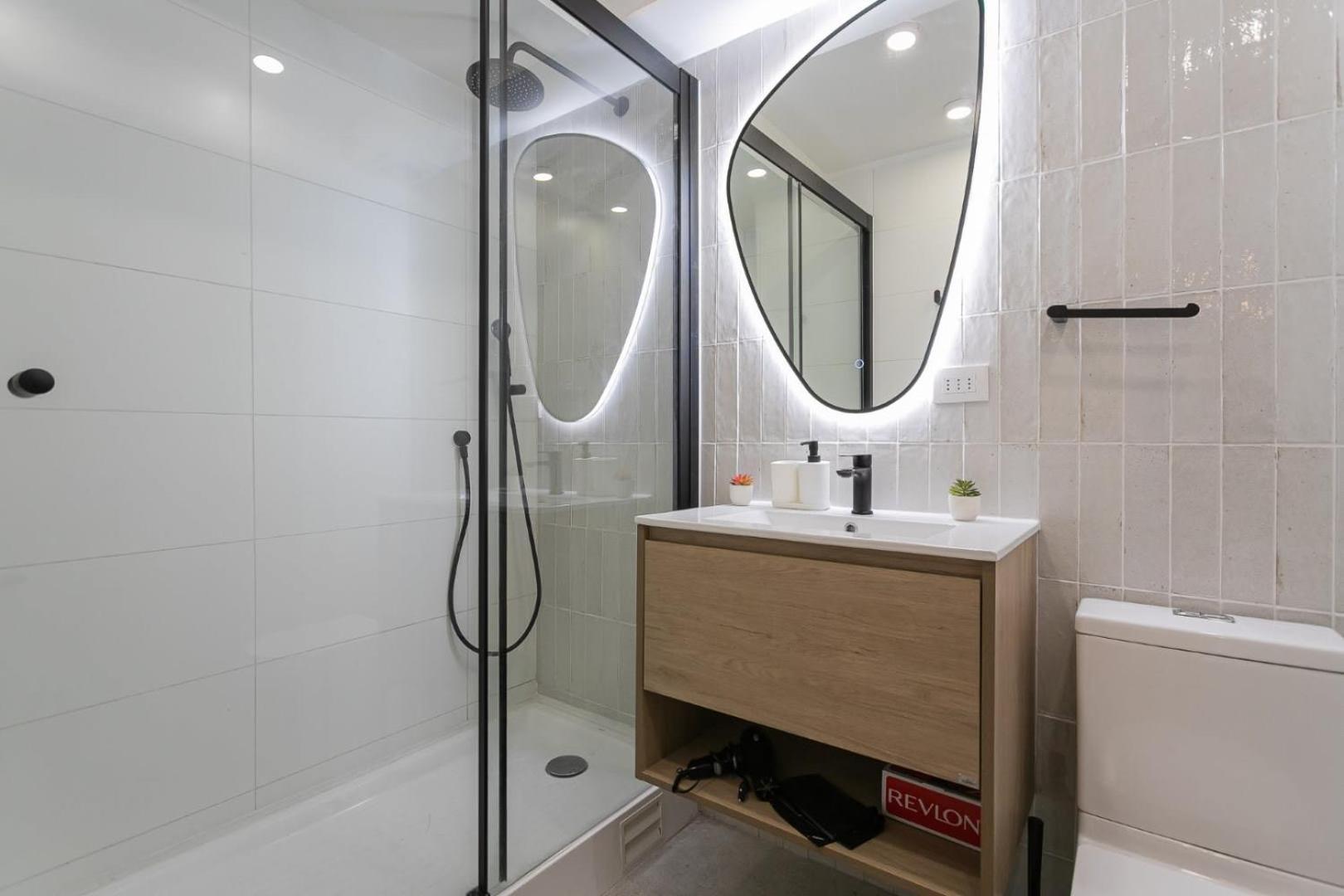 Unwind And Refresh In A Spacious 2-bedroom For 4 Apartamento